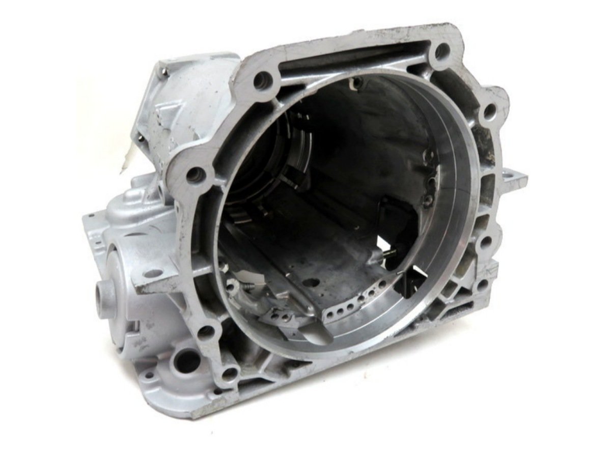 Grinding and deburring areas on a gearbox housing
