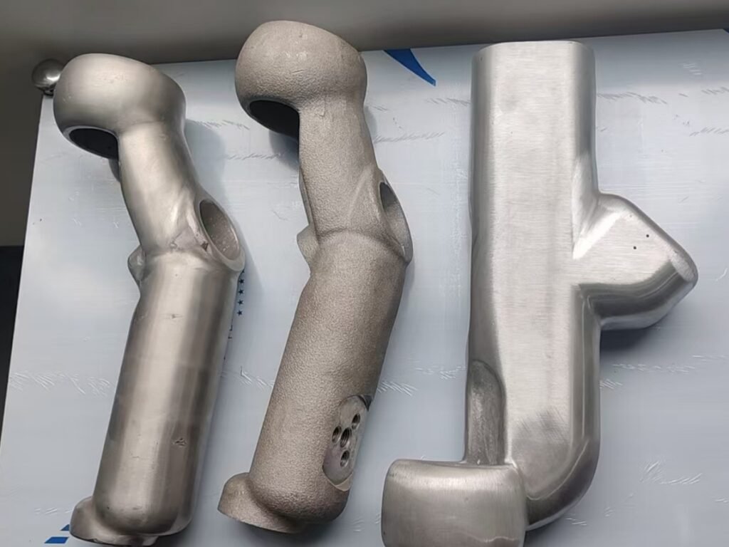 Cast metal component before and after robotic Grinding removal