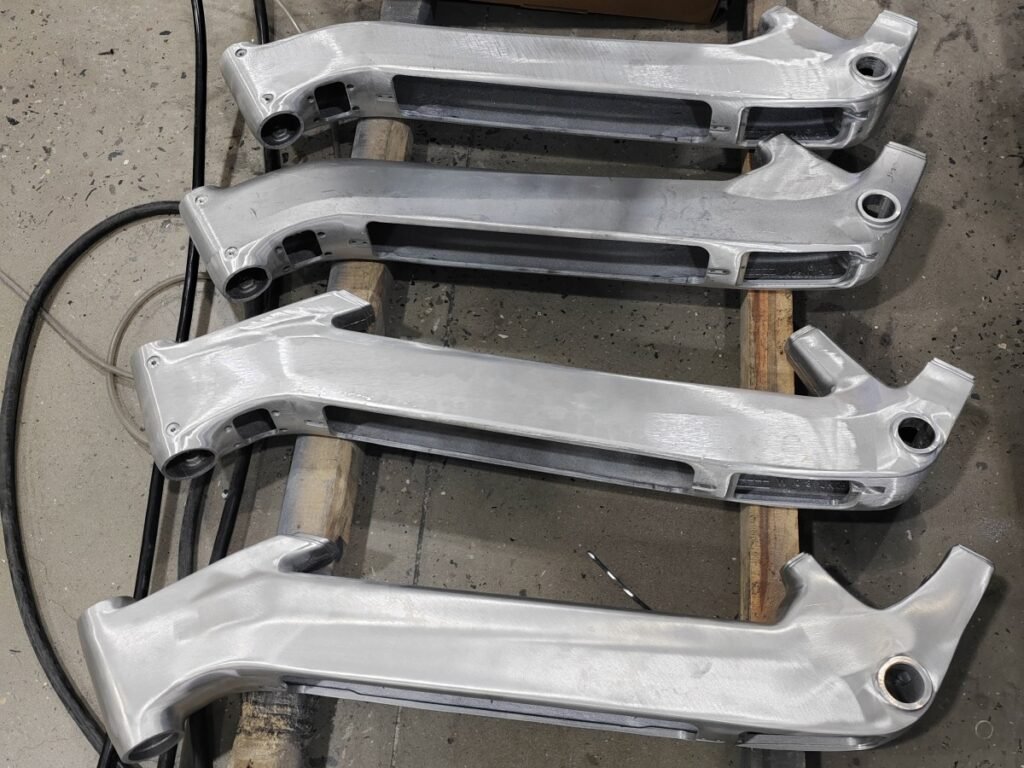 Metal workpieces with different geometries and surface conditions for finishing tests